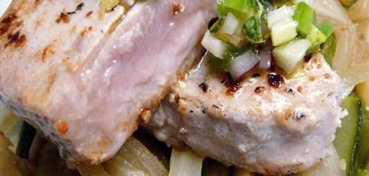 Thon grillé et salsa verde