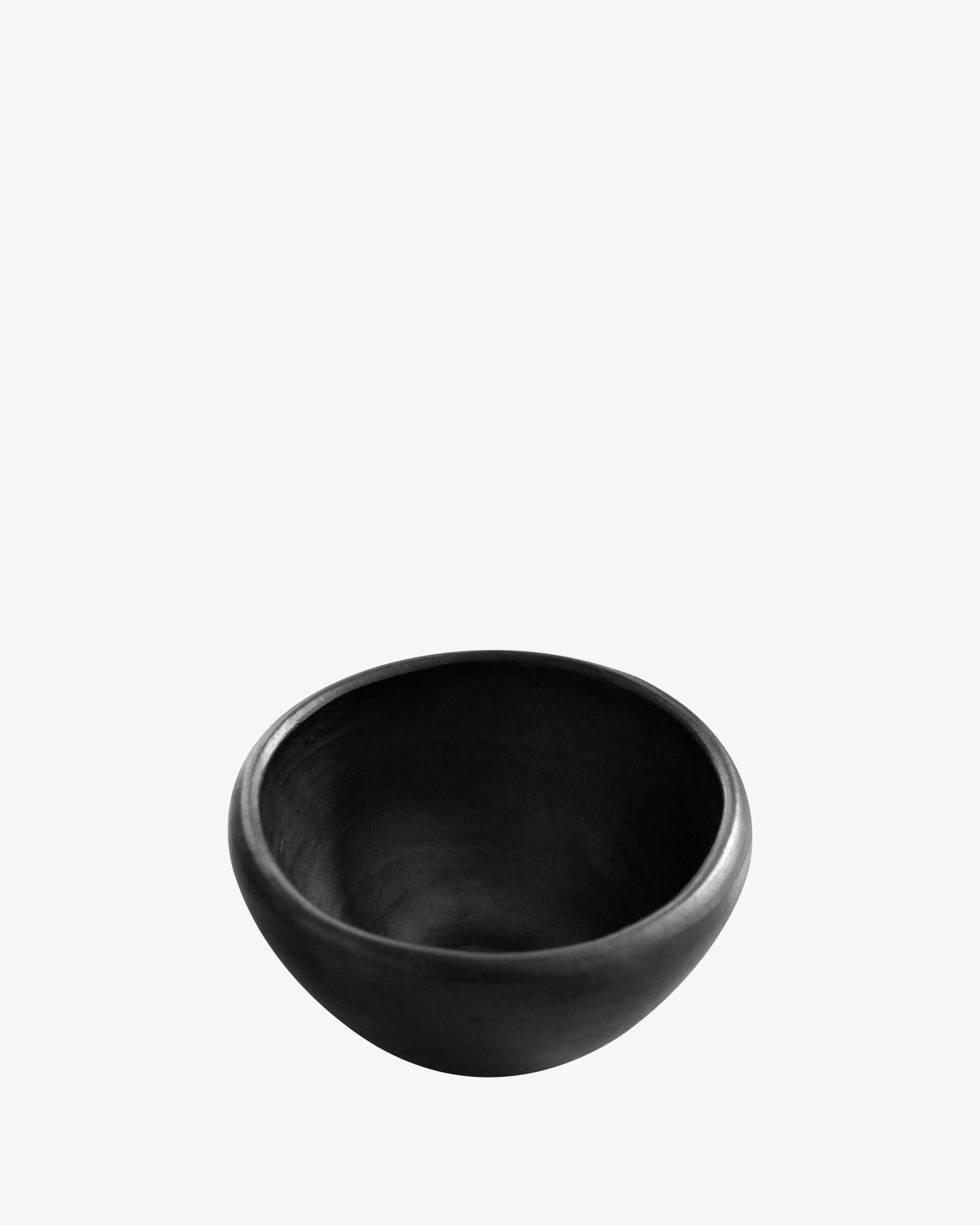 Pequeño bol de arcilla negra Chamba