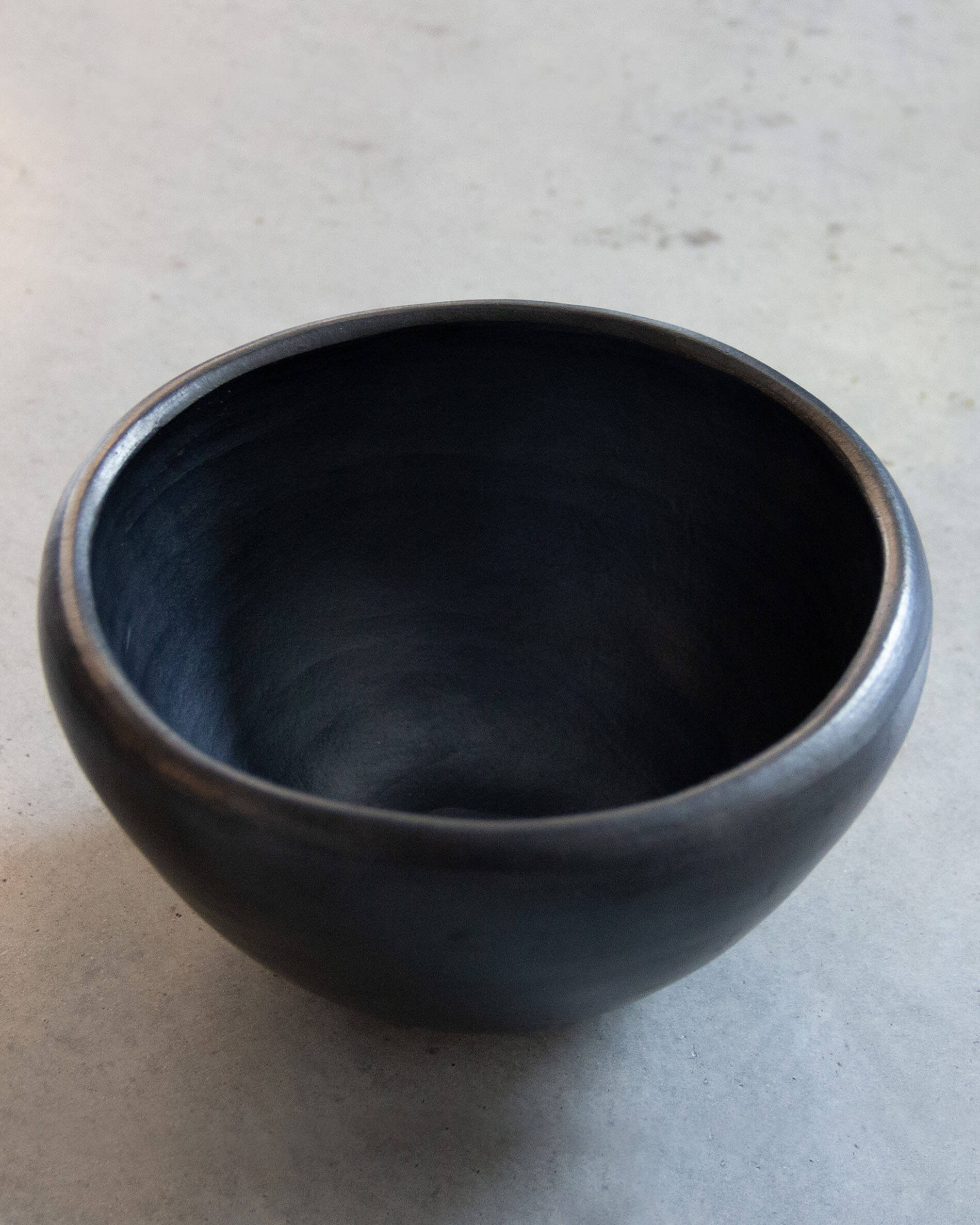 Pequeño bol de arcilla negra Chamba