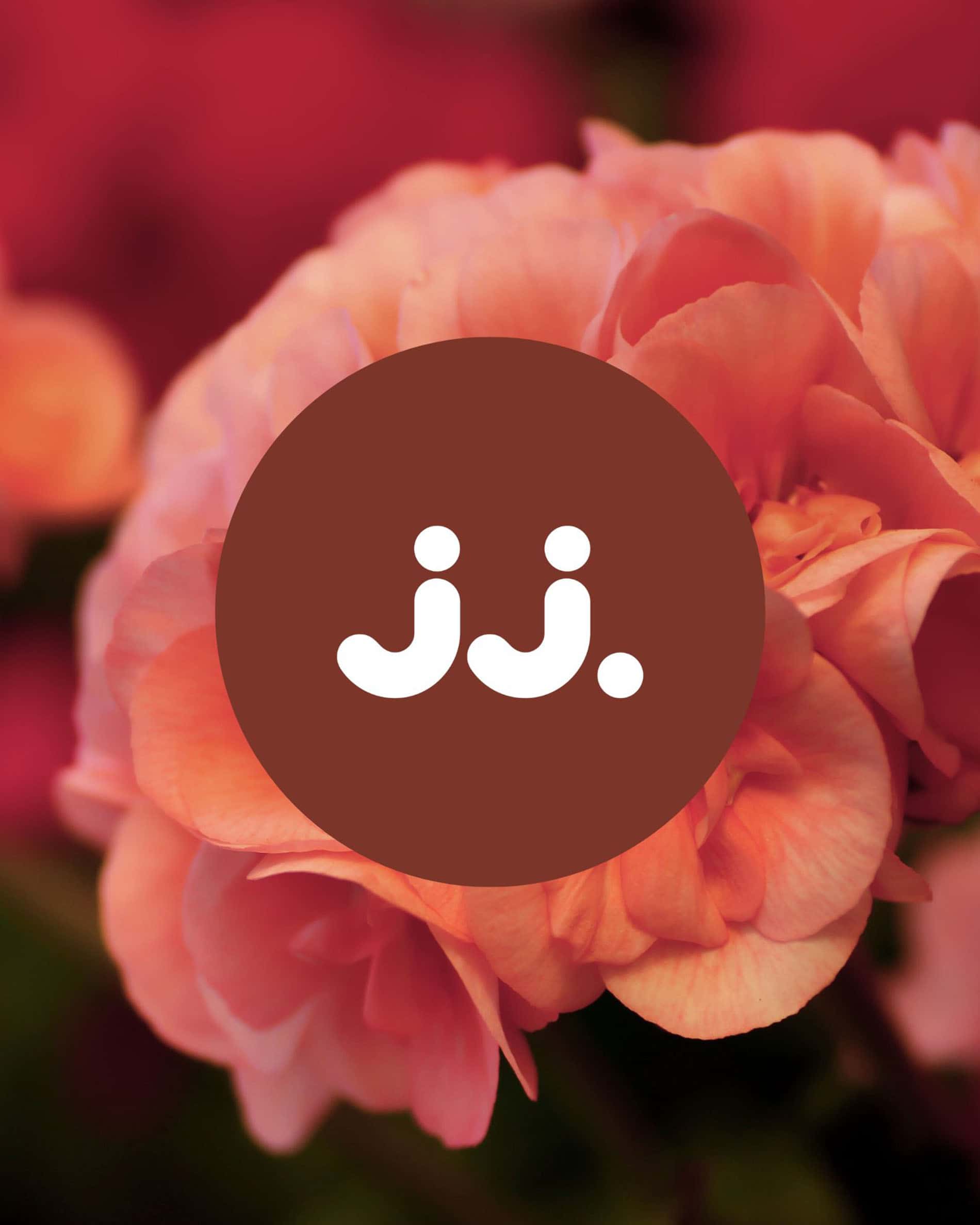 Flores de geranio rosadas con logo jj., para la fragancia Citronela & Geranio.
