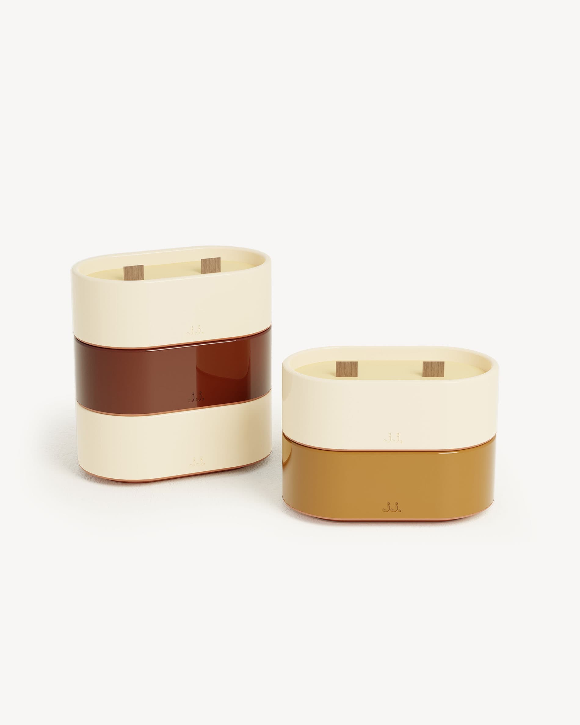 Vela Totem S de cerámica bicolor beige marfil y rojo óxido, perfumada con citronela y notas de geranio.