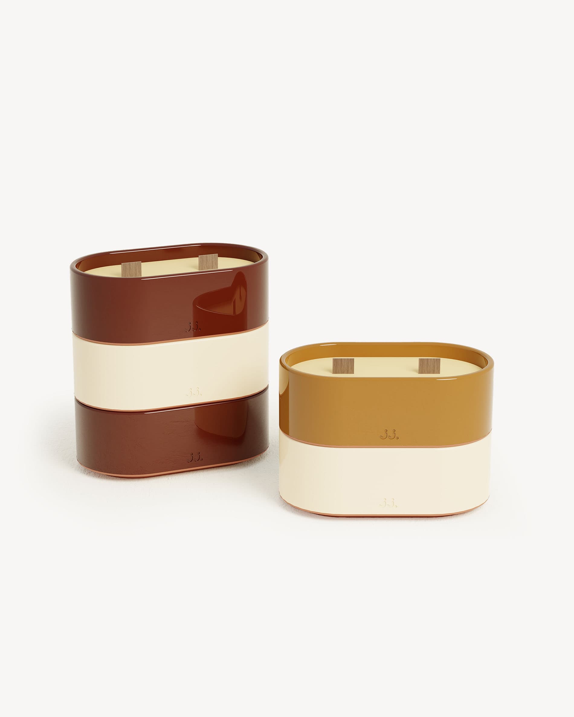 Vela Totem L de cerámica bicolor beige marfil y marrón tierra de Siena, perfumada con citronela y notas de flor de azahar.