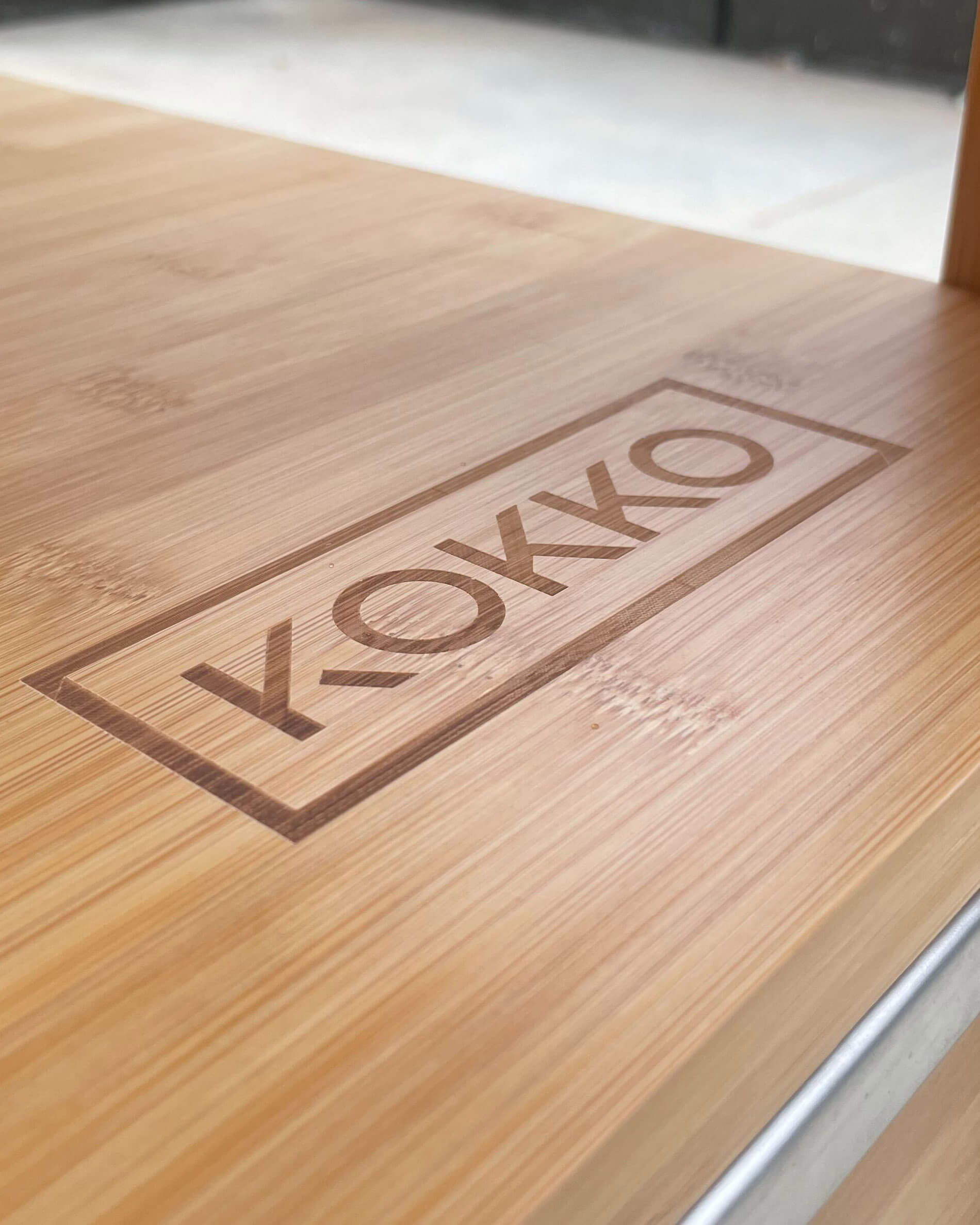 Carro de madera con cajones