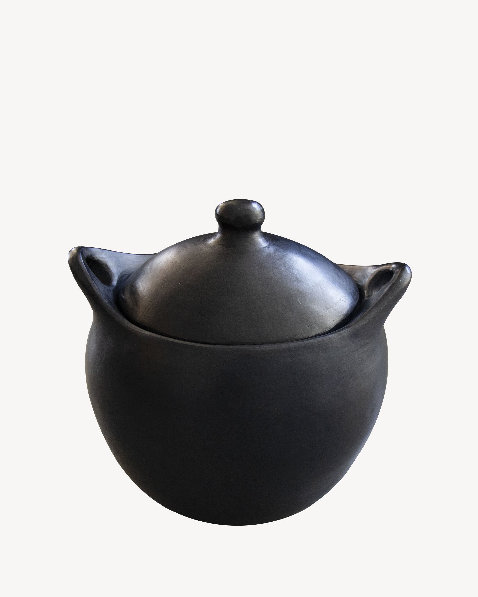 Cocotte alta redonda de barro negro Chamba