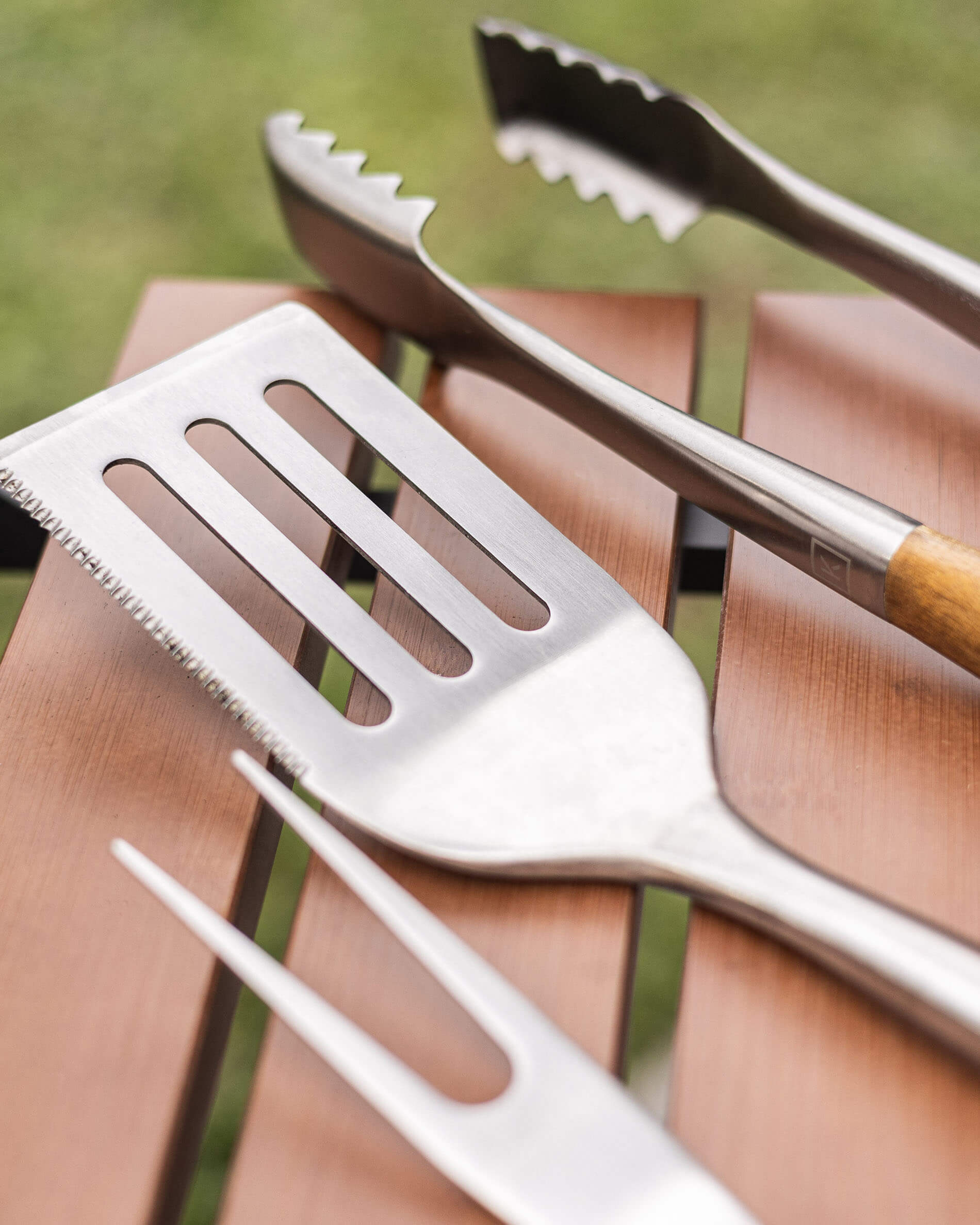 Utensilios de acero inoxidable y bambú