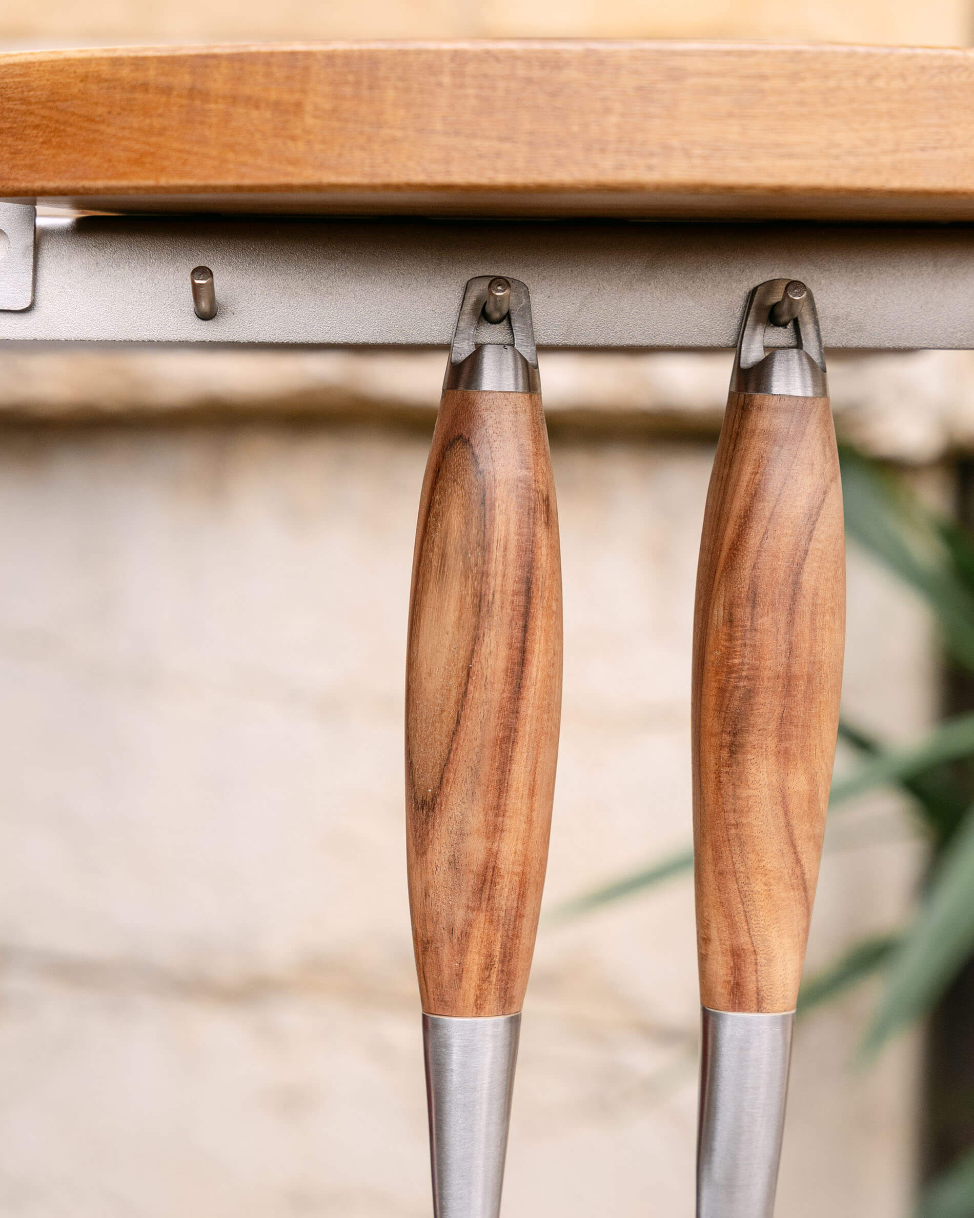 Utensilios de acero inoxidable y acacia