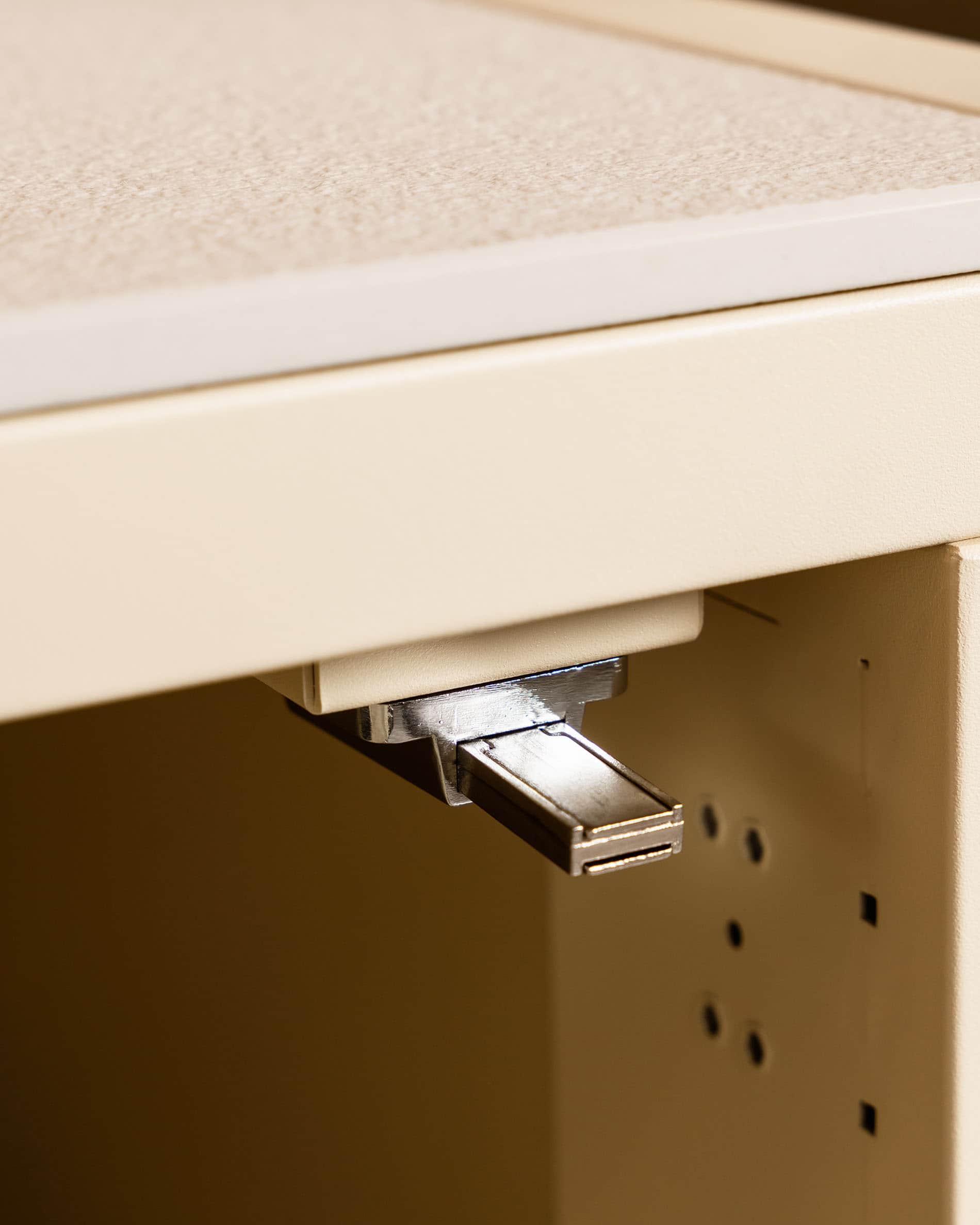 Detalle del cajón extraíble de la cocina exterior Kokko Pilotis