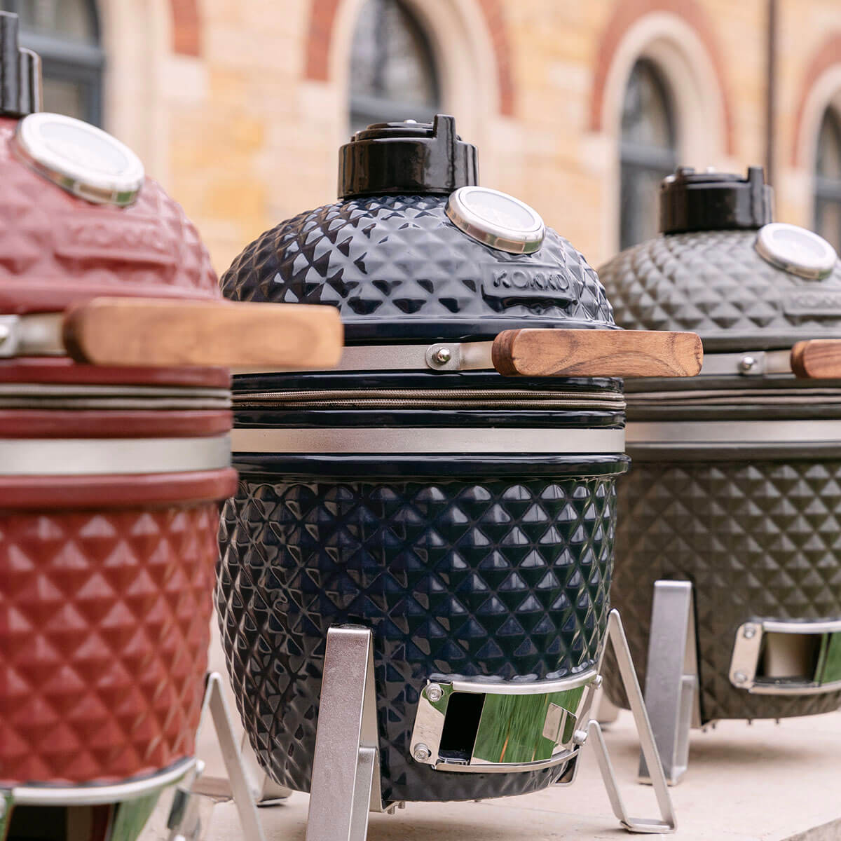 Comparaison de modèles de kamados Kokko en différentes couleurs de céramique.