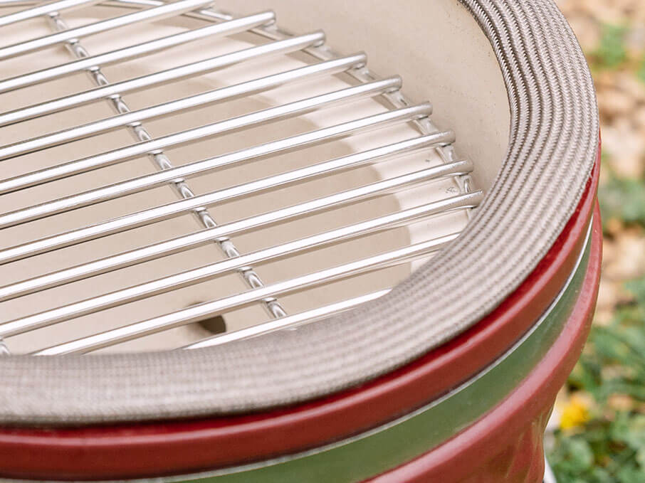 Junta de fibra de vidrio del Little Kokko, visible alrededor de la cuba para garantizar la estanqueidad del kamado.