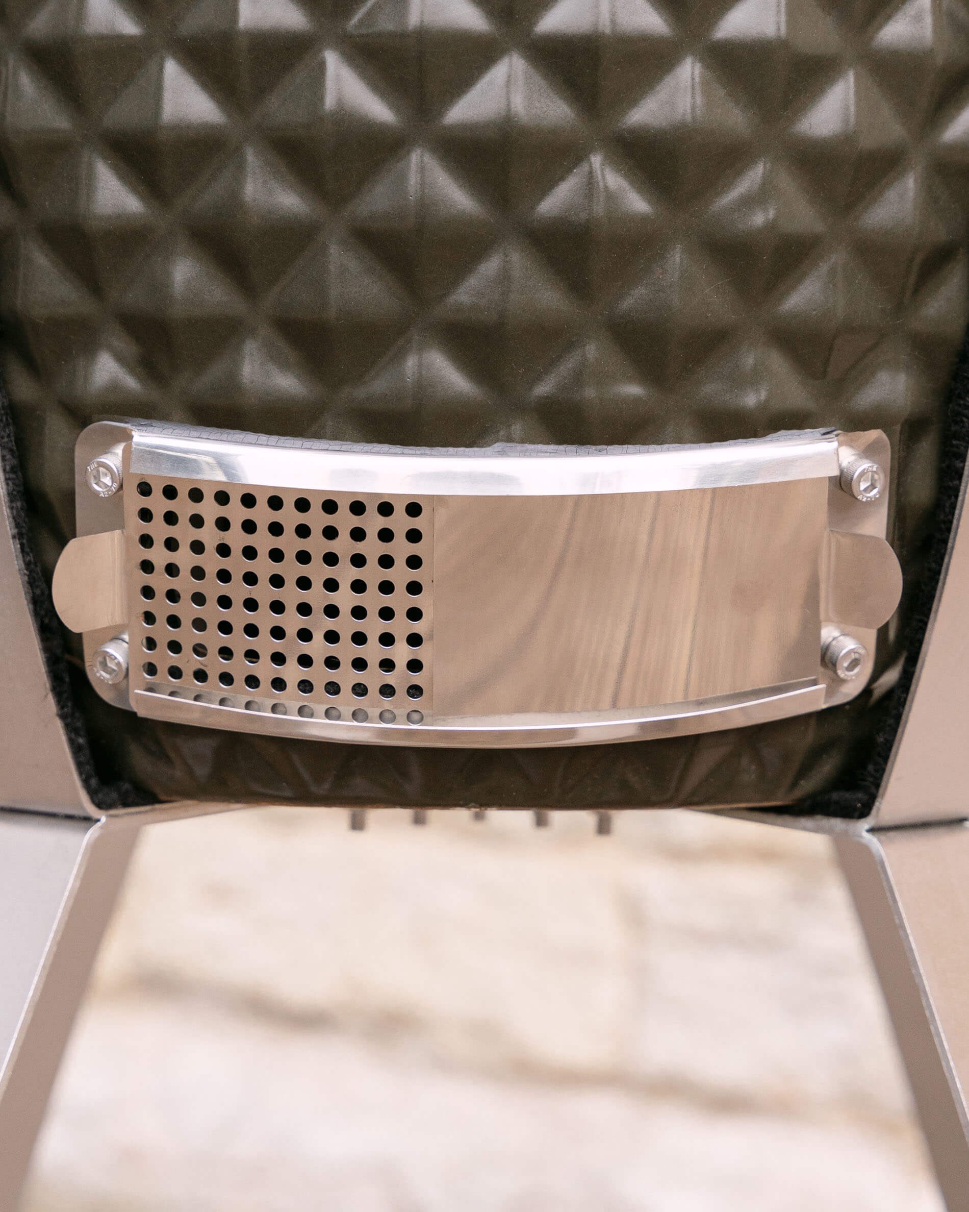 Compuerta inferior del kamado