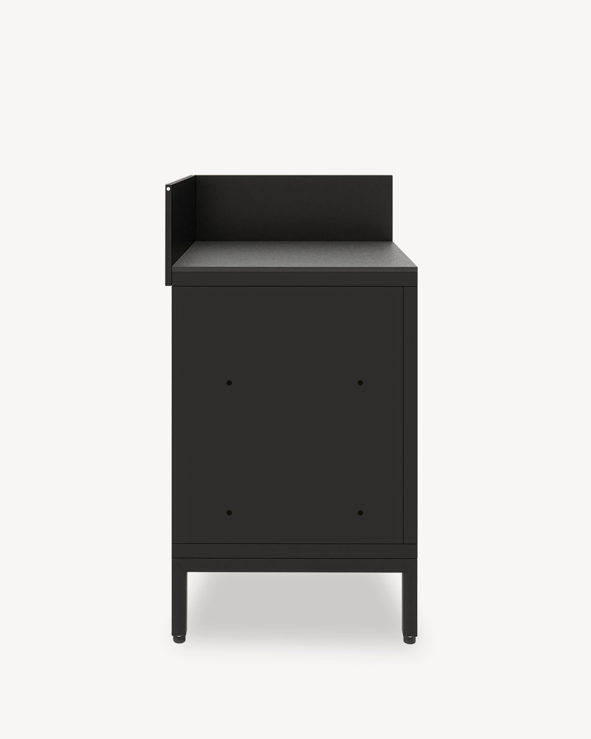 Módulo de cocina de esquina pilotis, mueble color negro con almacenamiento cerrado, encimera oscura y panel lateral integrado.