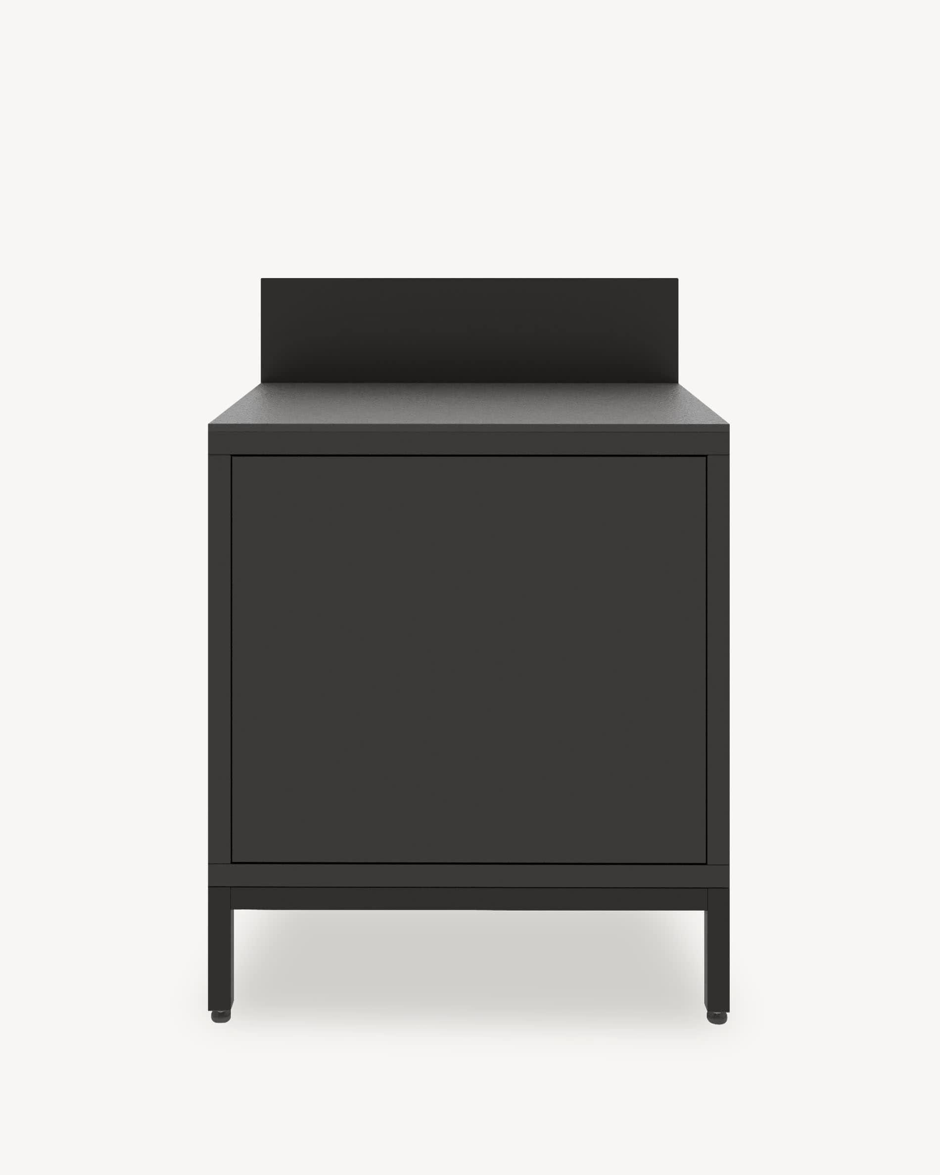 Módulo de cocina pilotis con almacenamiento cerrado, frente en color negro, encimera oscura y panel trasero integrado.